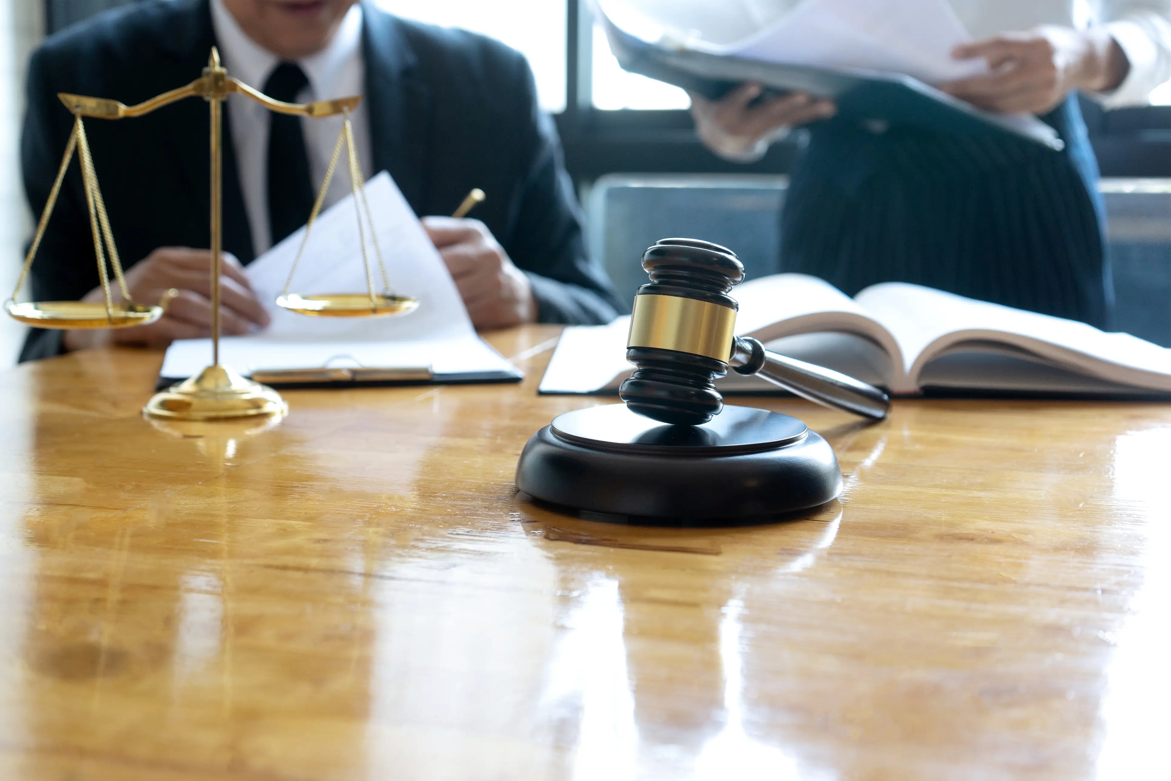 控訴審で一審判決を覆すために｜具体的な要件や弁護士の選び方も