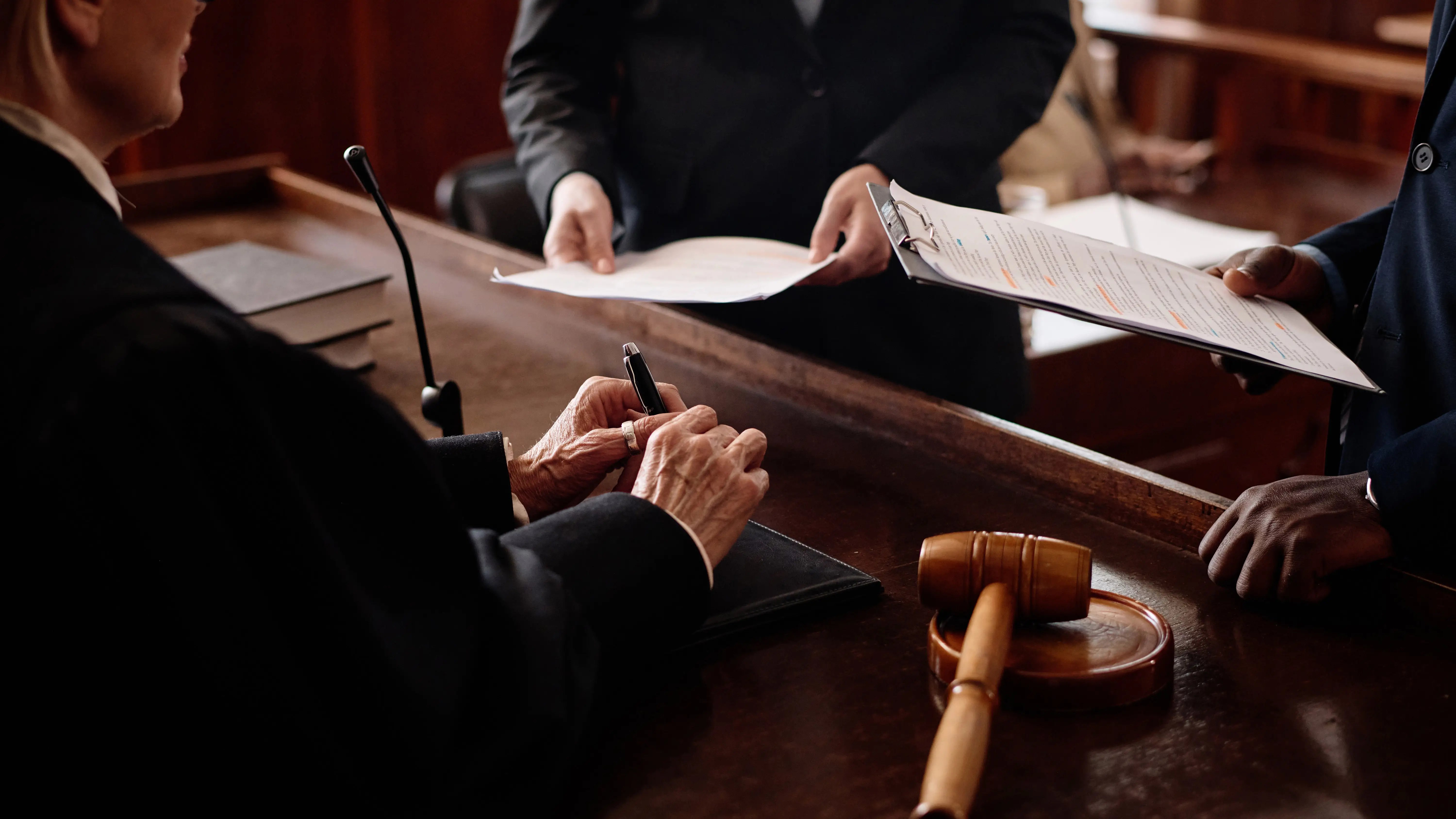 【不同意性交等】同意の有無を争い、最下限の実刑判決が下されることになった事案